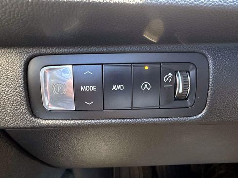 Used 2024 Chevrolet Traverse LT AWD/4WD image 16