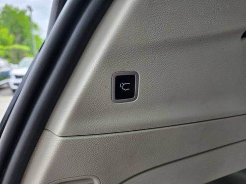 Used 2022 Chrysler Pacifica Touring-L FWD image 11