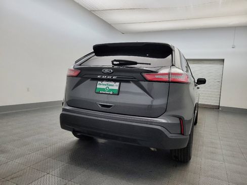 Used 2021 Ford Edge SE image 7