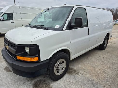 Used 2015 Chevrolet Express 2500 image 3