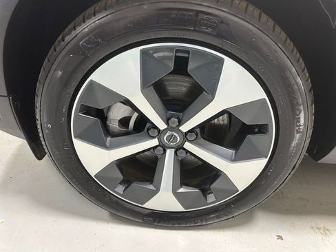 Used 2025 Volvo XC40 B5 Plus AWD/4WD image 6