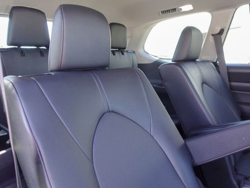 Used 2025 Toyota Grand Highlander AWD image 13