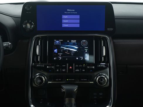 Used 2025 Lexus LX 600 4WD w/ Accessory Package (2T) image 19