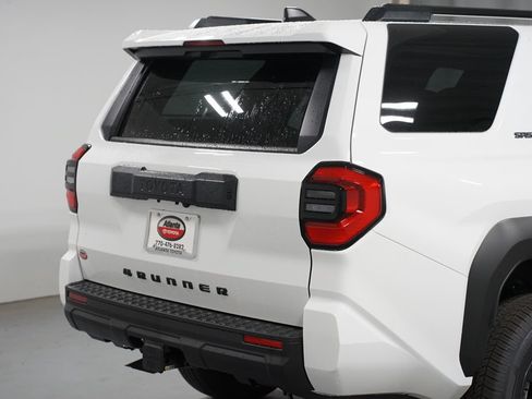 New 2026 Toyota 4Runner SR5 AWD/4WD image 9