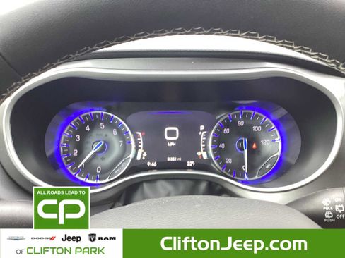 Certified 2024 Chrysler Pacifica Touring-L image 16