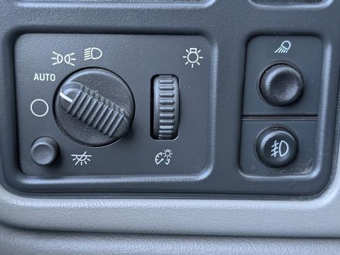 Used 2004 Chevrolet Silverado 2500 LT w/ Heavy-Duty Power Package image 13