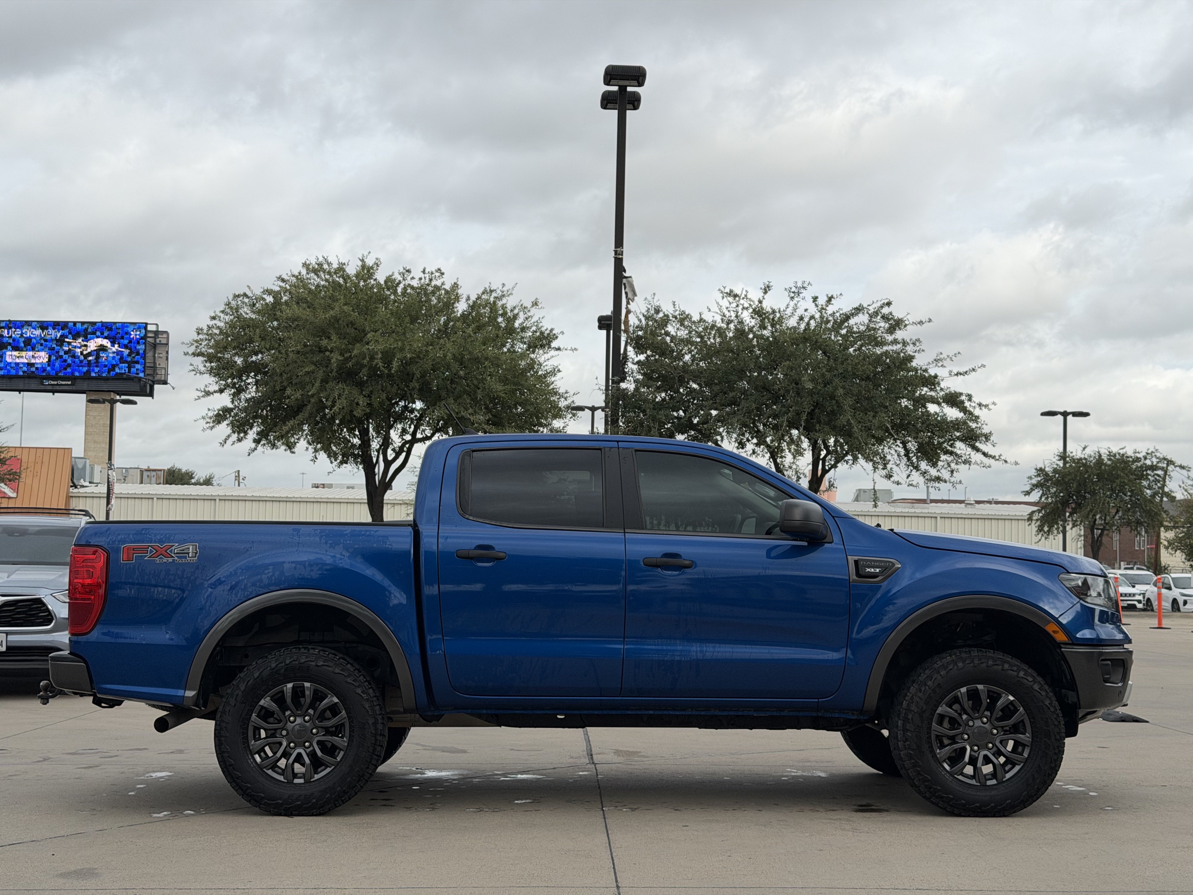 Used 2019 Ford Ranger XLT w/ Equipment Group 302A Luxury AWD/4WD image 3