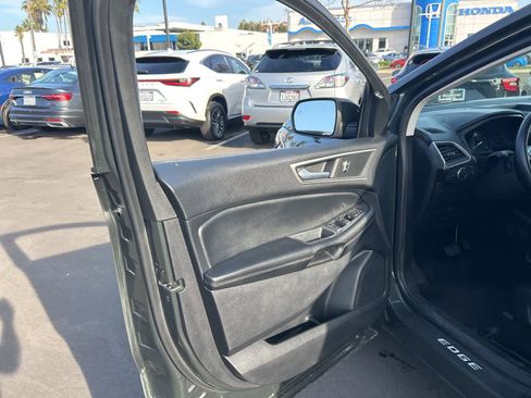 Used 2022 Ford Edge SEL w/ Convenience Package image 19