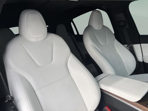 Used 2024 Tesla Model X image 19