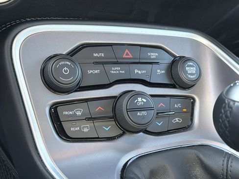 Used 2022 Dodge Challenger R/T w/ Plus Package image 27