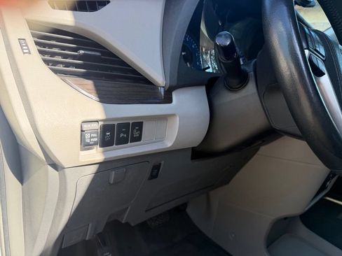 Used 2015 Toyota Sienna XLE w/ XLE Navigation Package FWD image 19