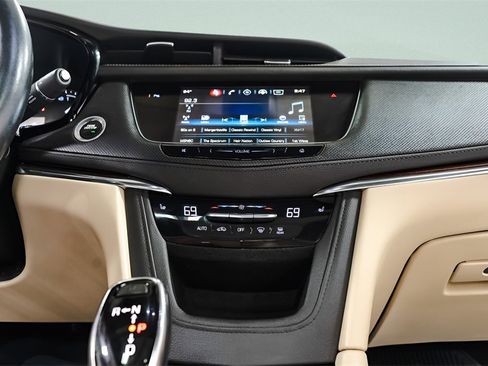 Used 2019 Cadillac XT5 Luxury image 14