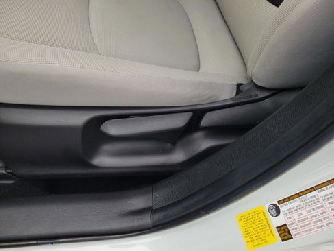 Used 2022 Toyota Corolla LE image 28