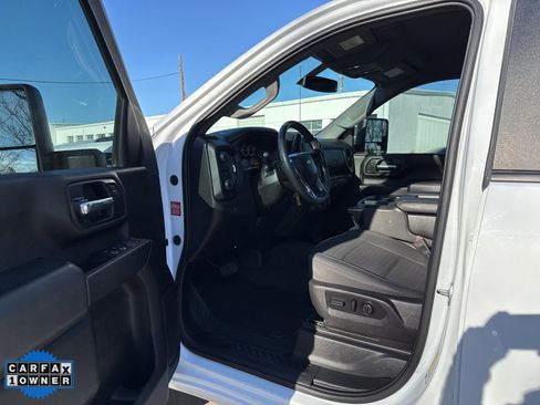 Used 2022 Chevrolet Silverado 2500 Custom w/ Custom Value Package image 12