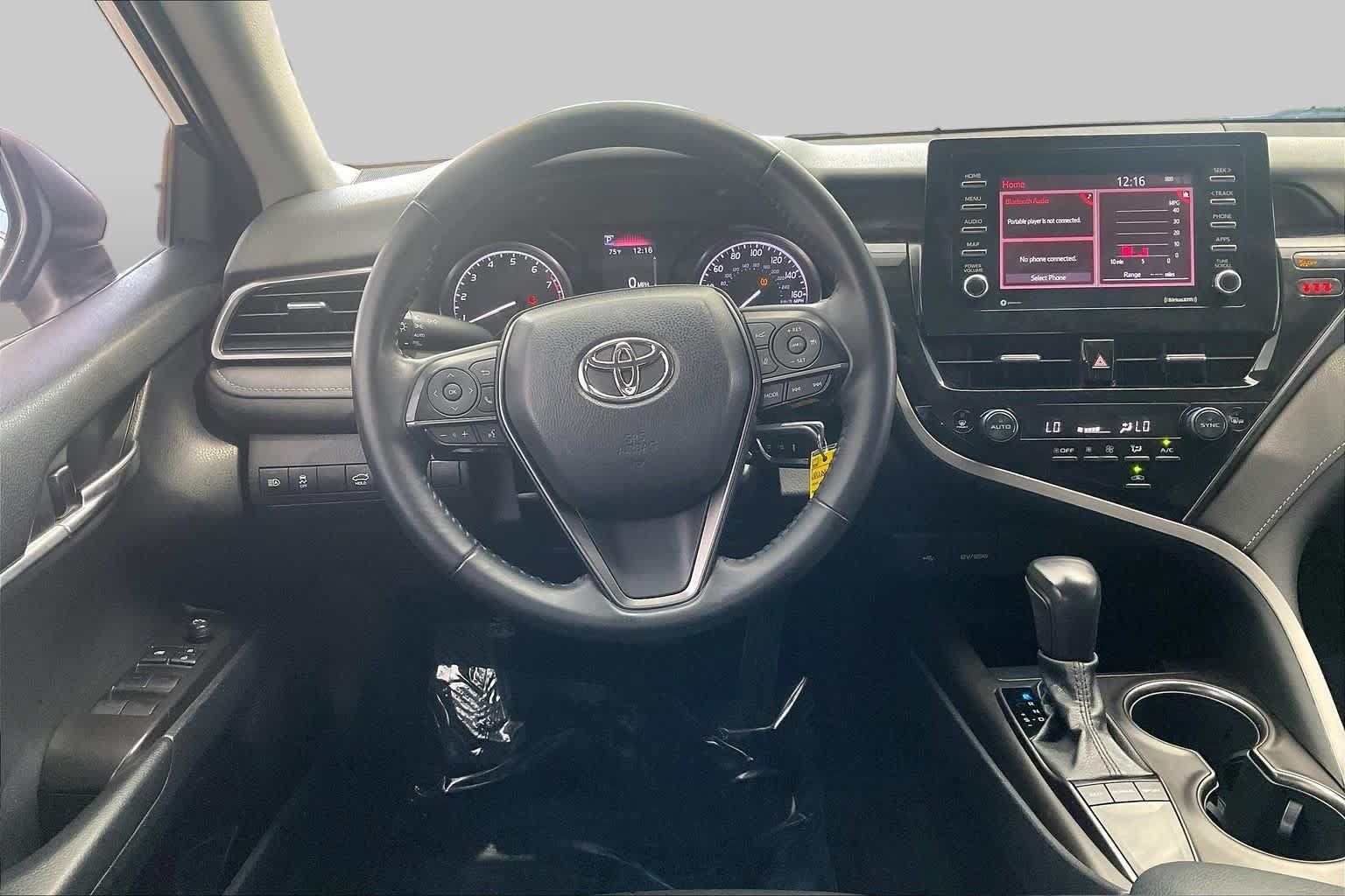 Used 2022 Toyota Camry SE FWD image 6