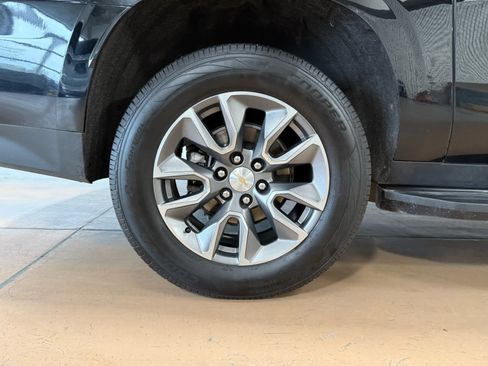Used 2024 Chevrolet Suburban LT w/ LT Signature Plus Package AWD/4WD image 9