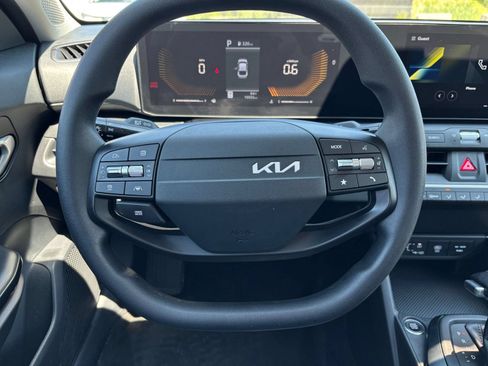 Used 2025 Kia K4 FWD image 28