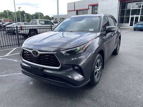 Certified 2024 Toyota Highlander XLE AWD/4WD image 4