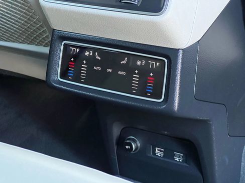 Used 2019 Audi e-tron Prestige image 36