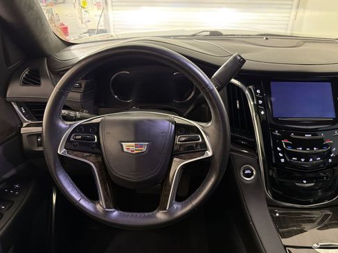 Used 2016 Cadillac Escalade Platinum AWD/4WD image 27