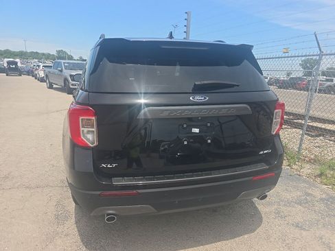Used 2023 Ford Explorer XLT w/ Equipment Group 202A AWD/4WD image 8
