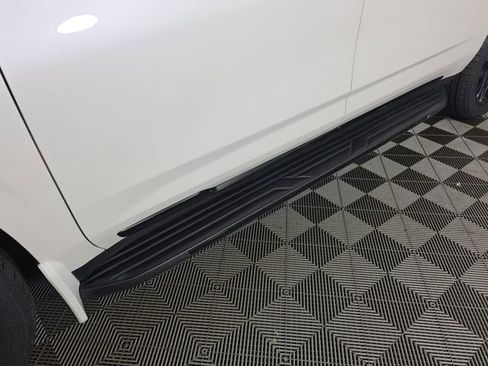 Used 2022 Cadillac Escalade ESV Sport w/ Touring Package image 9