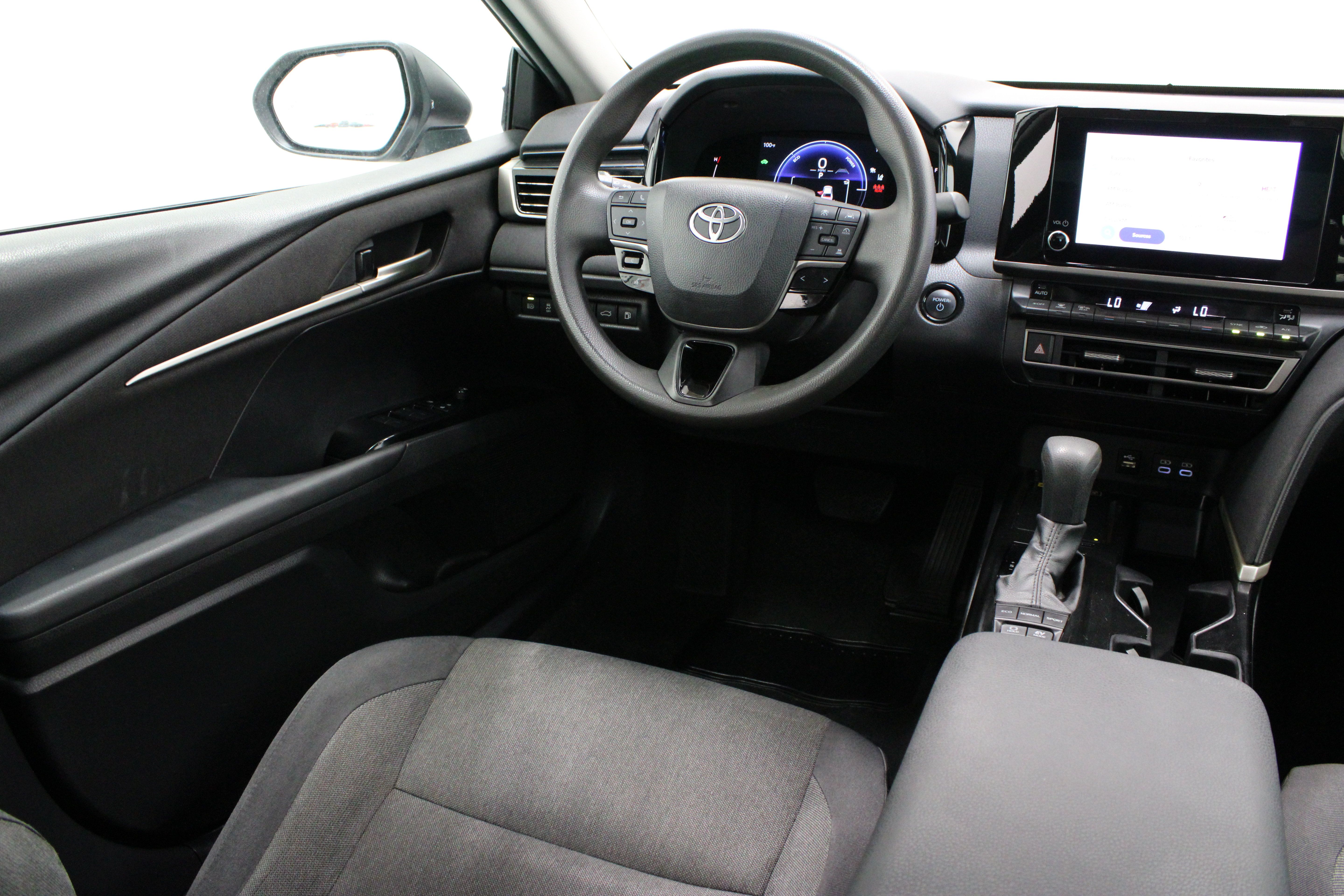 Used 2025 Toyota Camry LE FWD image 29