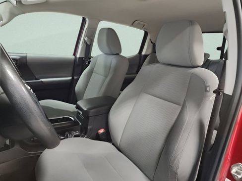 Used 2019 Toyota Tacoma SR image 21