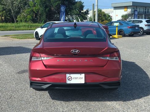 Used 2023 Hyundai Elantra SEL FWD image 6