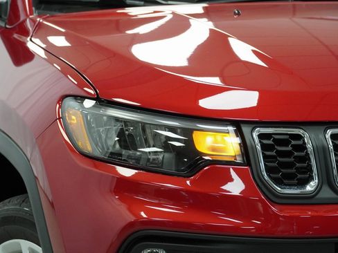 Certified 2025 Jeep Compass Latitude w/ Convenience Group image 5