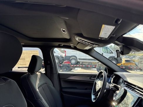 New 2025 Jeep Grand Cherokee Laredo X w/ Luxury Tech Group I image 36