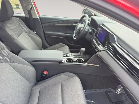 Used 2025 Toyota Camry LE w/ Convenience Package FWD image 15