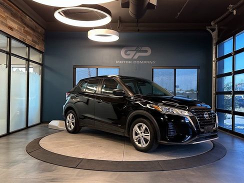 Used 2023 Nissan Kicks S image 1
