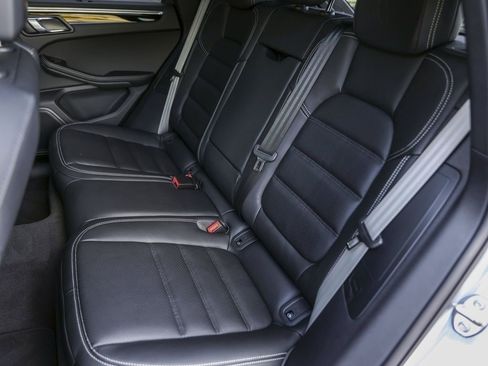 Certified 2026 Porsche Macan Turbo AWD/4WD image 34