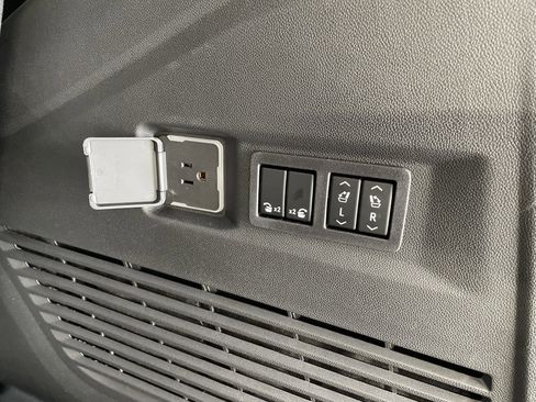 New 2026 GMC Yukon AT4 Ultimate w/ LPO, Floor Liner Package AWD/4WD image 10