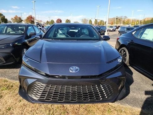 Used 2026 Toyota Camry SE w/ Convenience Package FWD image 2