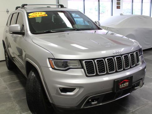Used 2018 Jeep Grand Cherokee Limited AWD/4WD image 3