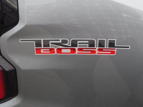 Used 2025 Chevrolet Colorado Trail Boss image 17