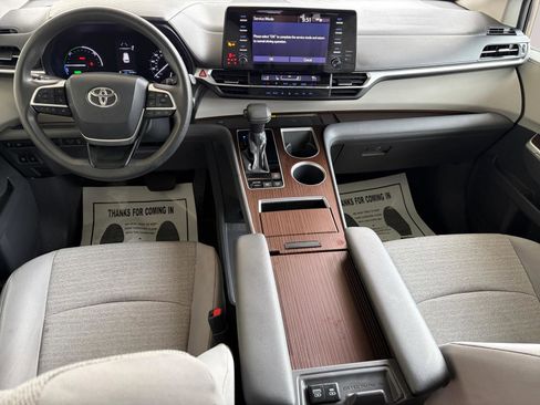 Used 2021 Toyota Sienna LE image 10