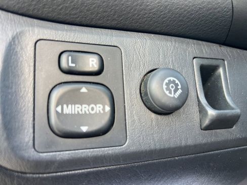 Used 2005 Toyota RAV4 4WD image 25