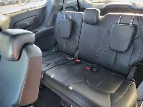 Used 2020 Chrysler Pacifica Touring-L Plus image 28