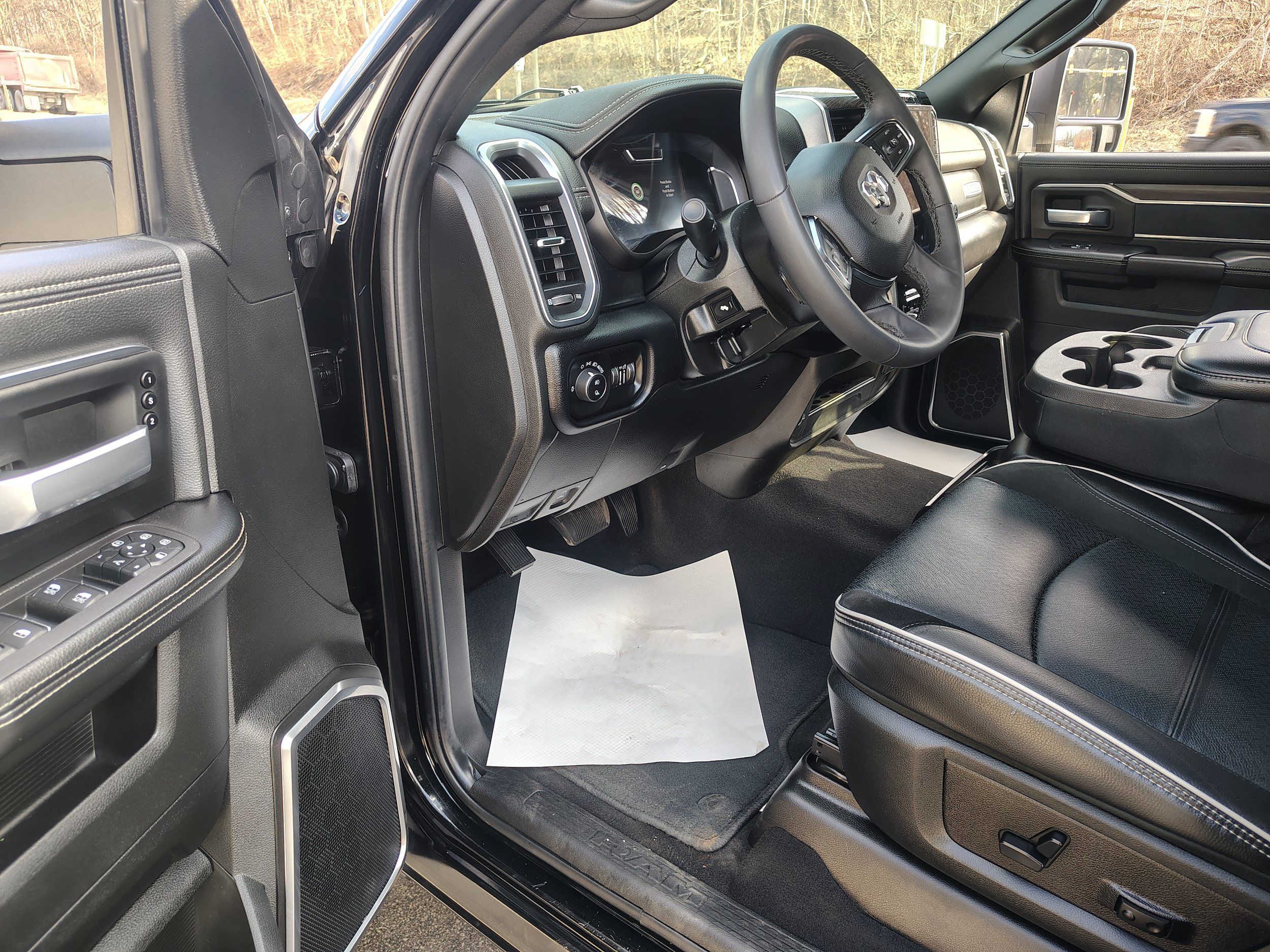 Used 2026 RAM 2500 Laramie AWD/4WD image 17