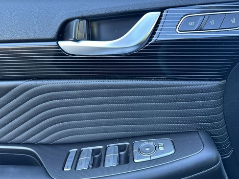 Used 2025 Hyundai Palisade Calligraphy AWD/4WD image 12