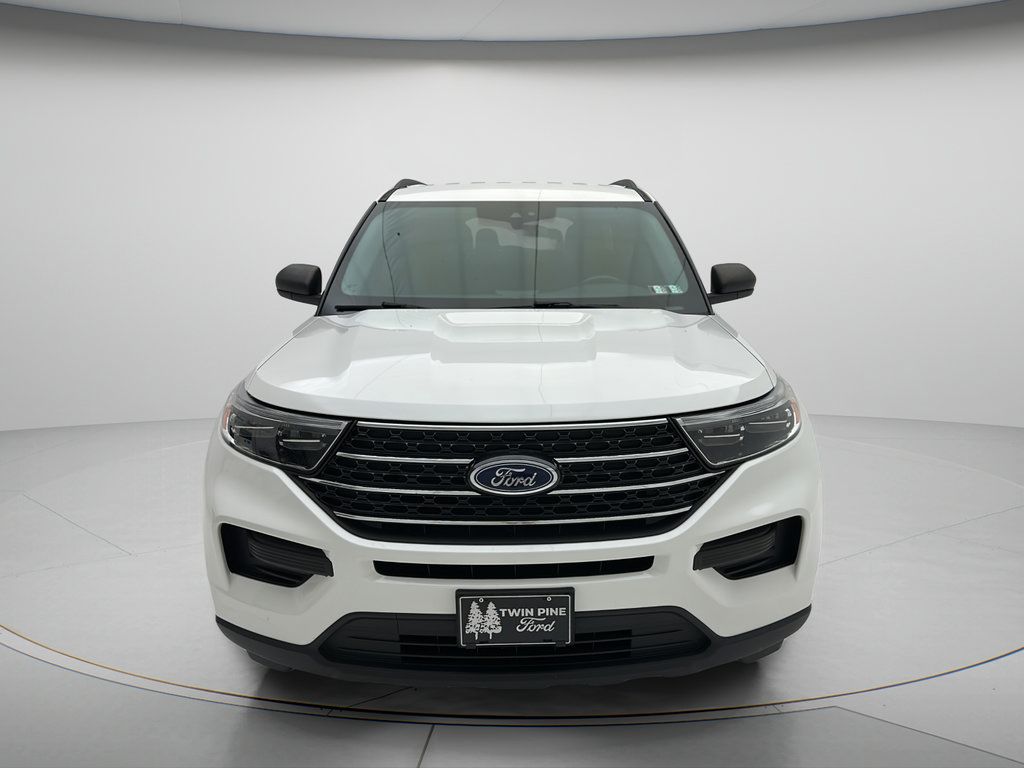 Used 2021 Ford Explorer XLT w/ Class III Trailer Tow Package AWD/4WD image 2