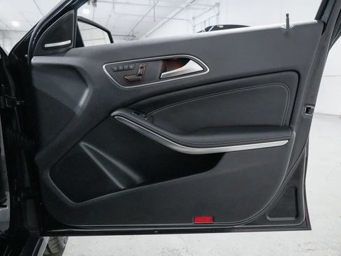 Used 2015 Mercedes-Benz GLA 250 4MATIC image 33