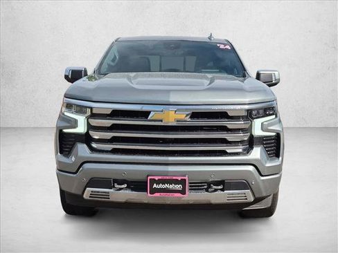 Used 2024 Chevrolet Silverado 1500 High Country w/ High Country Premium Package AWD/4WD image 2