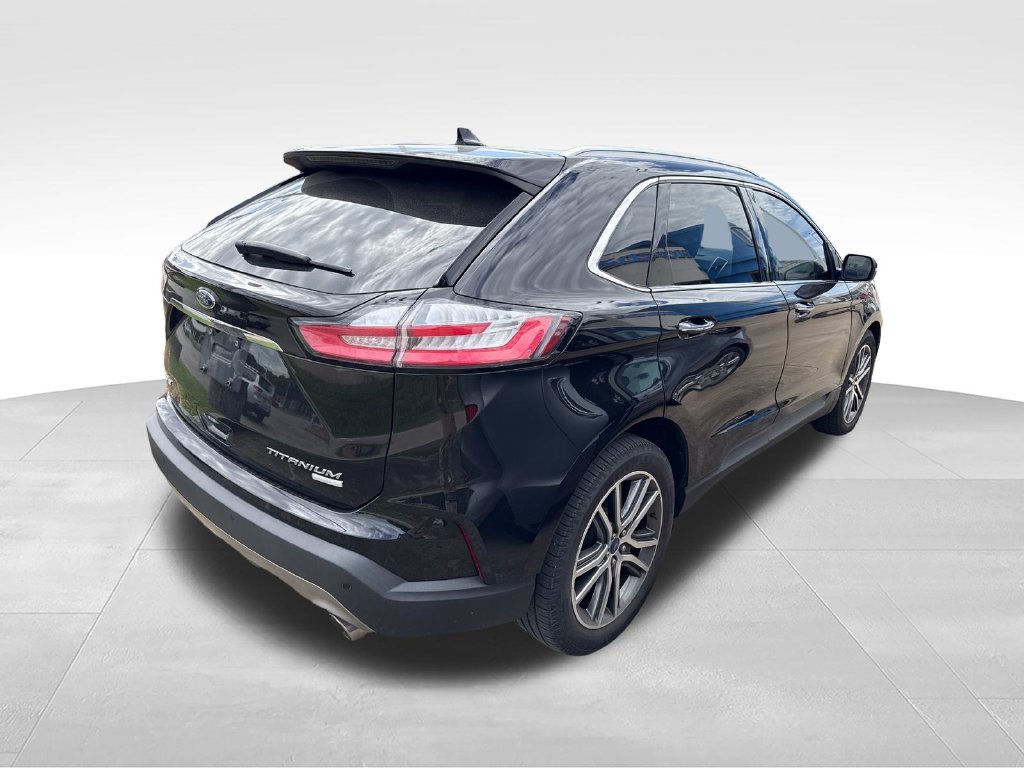 Used 2019 Ford Edge Titanium w/ Cold Weather Package FWD image 5