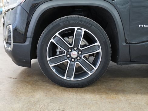 Used 2023 GMC Acadia SLT w/ Technology Package AWD/4WD image 18