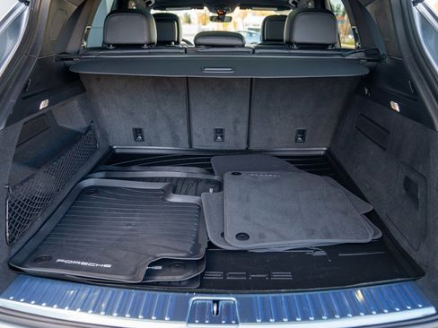 Used 2025 Porsche Cayenne image 28
