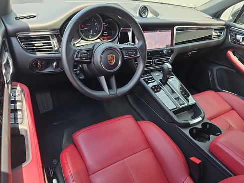 Used 2025 Porsche Macan AWD/4WD image 4
